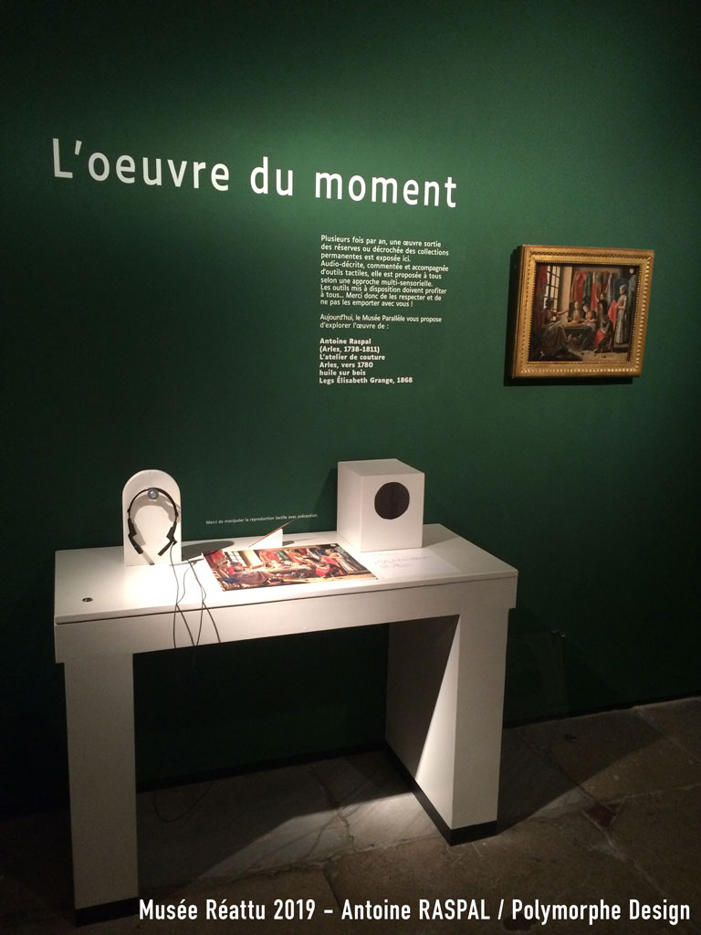 Dispositif multi-sensoriel : image tactile, objets � toucher, audiodescrption